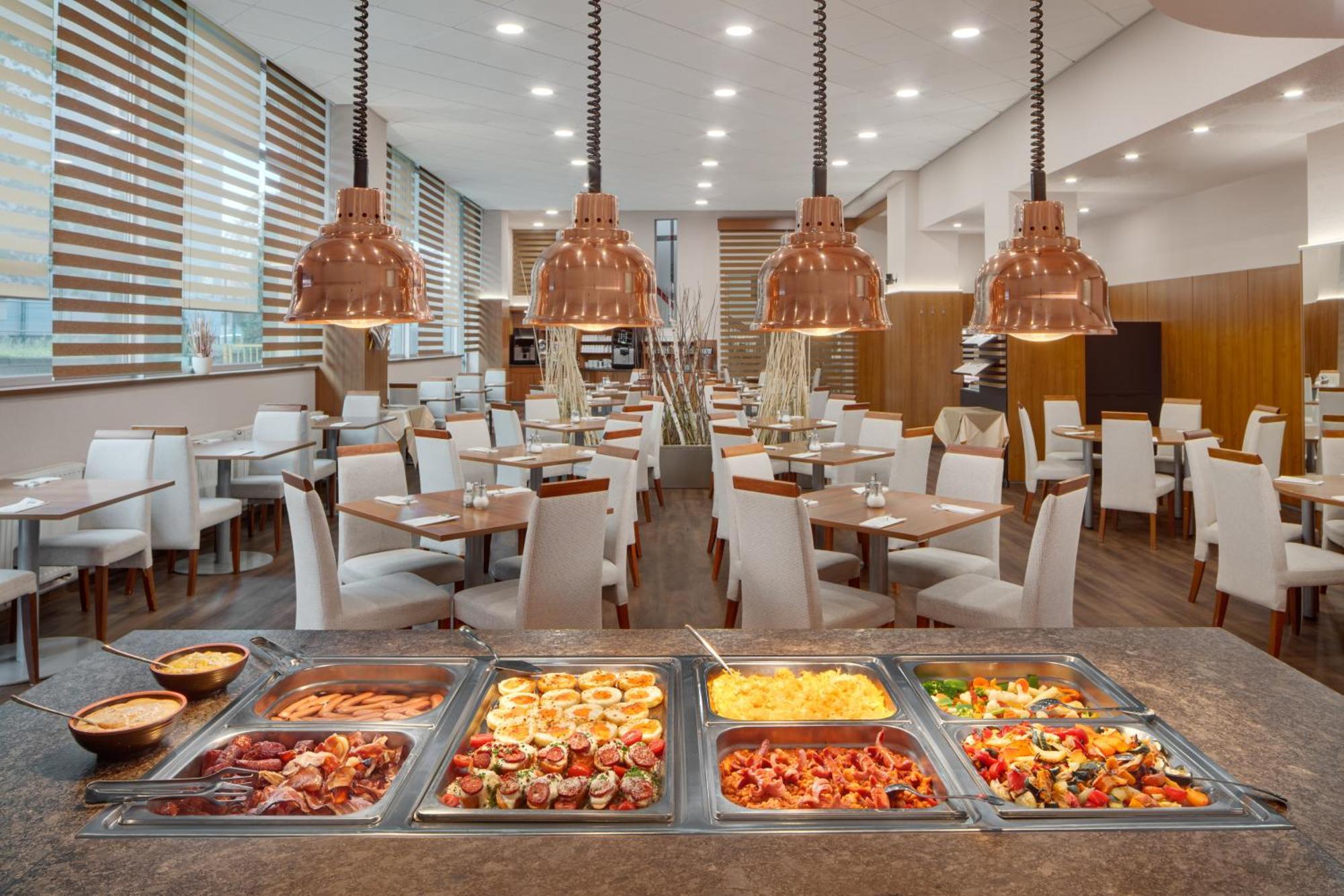 Avanti Hotel Brno Bagian luar foto