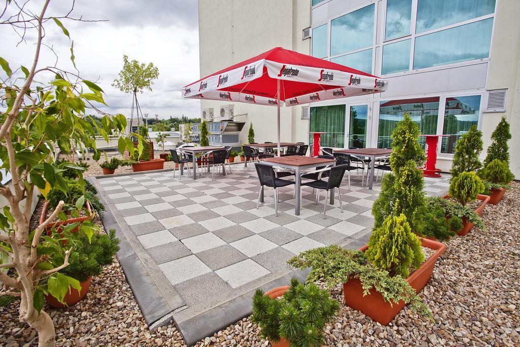 Avanti Hotel Brno Bagian luar foto