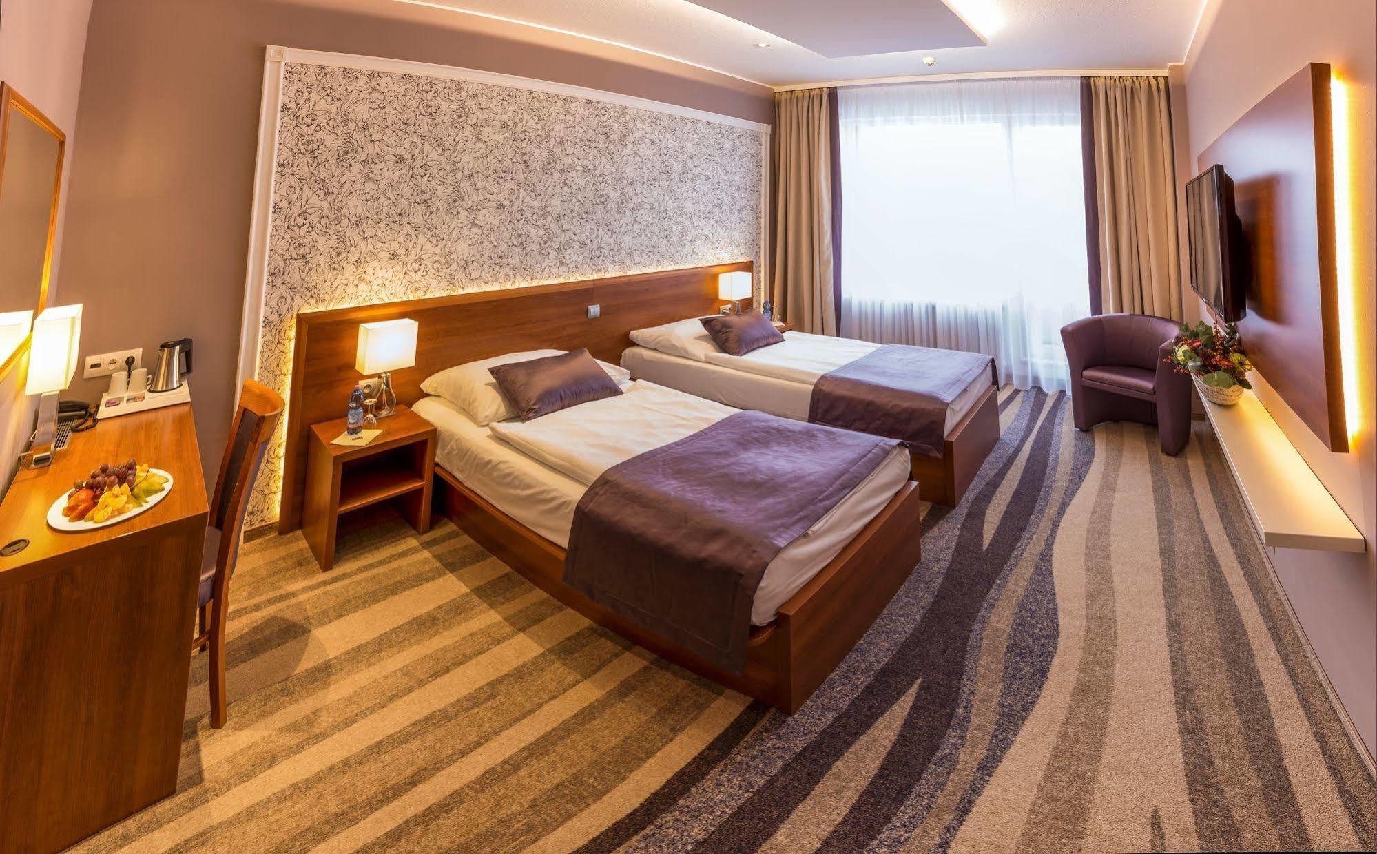 Avanti Hotel Brno Bagian luar foto